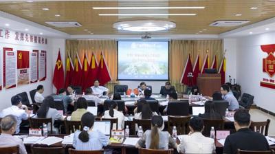 我校党委理论学习中心组举行党纪学习警示教育会